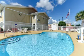 Rodeway Inn & Suites Jacksonville near Camp Lejeune - Image 3