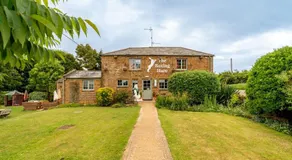 The Old Reading Room Peaceful Village Retreat Pass the Keys - Image 5