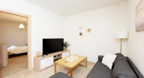Square home - Image 2