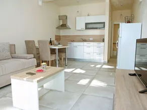 Modern  ground floor apartment with private terrace only 200m from the sea - Image 3