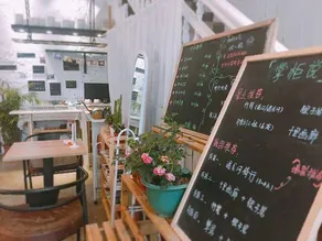 Xiyu Hostel · Cat Cafe - Image 5