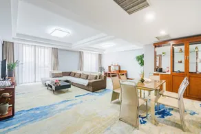 Yue Hai Rezen Hotel - Image 3