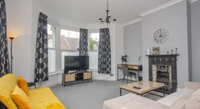 Stylish 91sqm Victoria 2 bedroom Apartment - Image 2