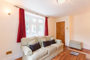 Holiday Home of the Month! Finchley, Sleeps 5 - Image 4