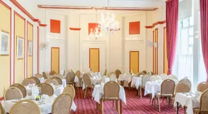 Queens Hotel - Image 4