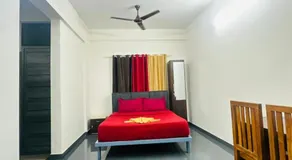 Silver Gate Rooms - Image 5
