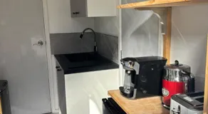 Studio apt with private parking - Image 4