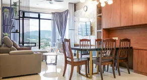 Beacon Executive Suite by stayCATion Homestay - Image 5
