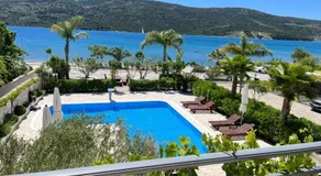 Villa Ludilo mit 4 Apartments in Poljica - Marina bei Trogir Split - Image 2