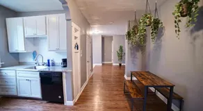 Cute Neighborhood Rainbow Apt - Image 4