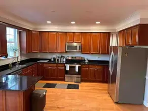 25 - Luxury 4 BR, 2 and half Baths, in Upper Level of the house, and nonsmoking - Image 5