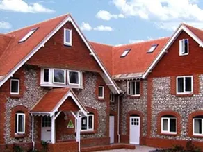 Stonehenge Farmhouse - Image 5