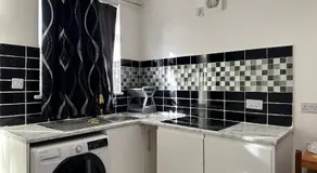 Luxury Ensuite Studio In Crayford Dartford Bexley London With Full Kitchen And Side Garden Alleyway Entrance - Image 4