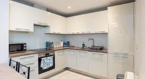 Town Centre - Free Parking - Sleeps 5 - Image 5
