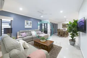 Zenhouse: 4BR Stylish Work/Family Home in Muirhead - Image 2