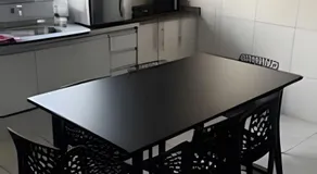 Refúgio aconchegante com garagem, ônibus e trem - Image 4