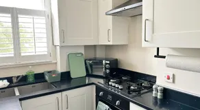 Wimbledon Area Apartment - Image 2
