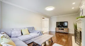 Upper-Level Classic House in Richmond Hill - Image 5
