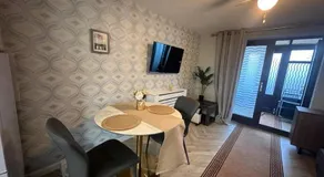 Caroline's One Bedroom House in Northampton - Image 2