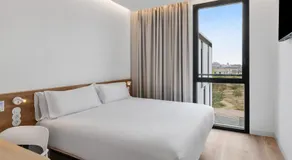 B&B HOTEL Alicante Aeropuerto - Image 2
