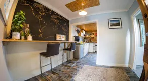 2 Independant Boutique Apartments one sleeps 2 the other sleeps 4, Meadowhall, Sheffield Arena, Free Parking - Image 5