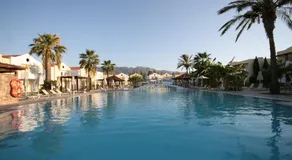Zorbas Beach Hotel - Image 2