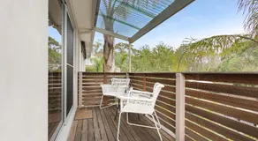 Lake House - Cosy Coastal Getaway - Image 4