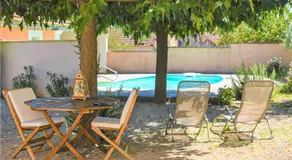 Cozy Apartment In Caumont-Sur-Durance - Image 2