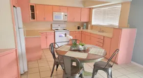 Upper Deck Hotel and Bar - Adults Only - Image 3