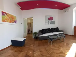 Stylish Theatre Apartments - Image 4