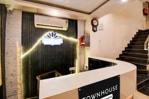 Super OYO Townhouse Civil Lines Prayagraj Formerly Raj Mahal Palace - Image 3