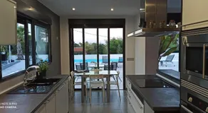 Maison moderne BELLA GALERA, grande piscine et jacuzzi - Image 4