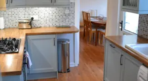 Entire 3 bedroom house near Caerphilly station - Image 3