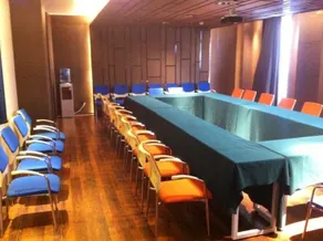 Elong Deluxe International Hotel (Yingcheng Plaza Yigou City) - Image 4