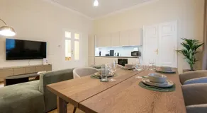 Elegant 2BR Apt near Parliament, Self 24h Check-in - Image 3