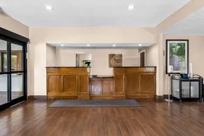 Comfort Inn Clinton - Image 3