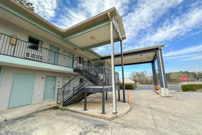 Garden Inn & Suites - Image 2