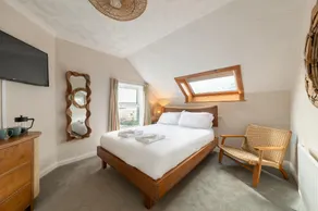 Rwts-rooms and resto - Image 3