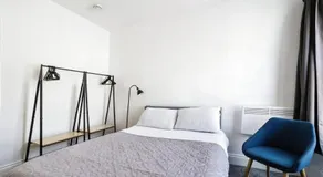 3- Bedroom modern,spacious apartment-Devon - Image 5