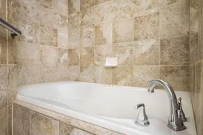 Travelsuites Hotel - Image 5