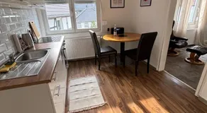 Dachgeschosswohnung mit Klimaanlage in bester Lage - Image 3