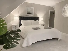 Holly Hayes House - Image 4