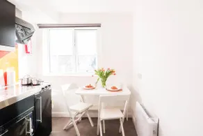 Stylish 2-Bed Flat – Central Southampton Spot - Image 4