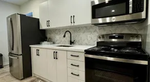 Spacious High Ceiling Lower Level Suite-New & Cozy - Image 3