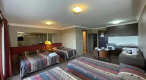 Southern Cross Motor Inn - Image 2