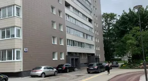 Cozy 9th floor studio with balcony and free parking - Image 2