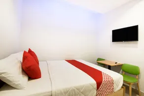 OYO 471 White 1 Hotel - Image 3