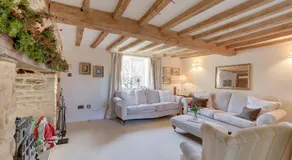 Lake Cottage - Image 2