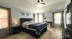 Maple House Romantic Getaway WHot Tub Near IAH - Image 2