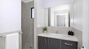 Townsville Golf Course Duplex 2 Bed 2 Bath w Secure Parking - Image 5